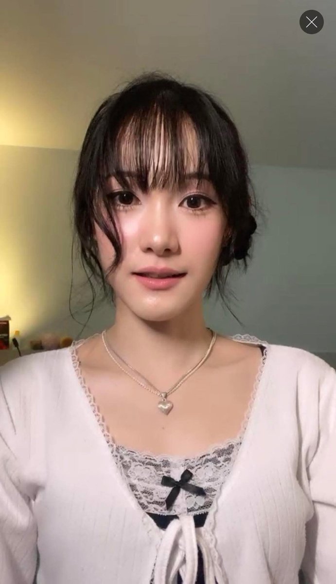 doobnk48tookwan's tweet image. ไม่ใช่เซ็นเตอร์เงา #CGM48 #PraeCGM48

-มีคนถามหนูเยอะมากว่าถ้าอยากดูหนูซิงเกิล 10 ควรยืนตรงไหน หนูขอบอกเลยนะว่าอยู่ตรงกลางเลยค่ะ ไม่ใช่หน้าสุดนะ เพราะหนูไม่ได้เป็นเซ็นเตอร์
-เซ็นเตอร์เงา? ไม่ใช่ๆ มันไม่มีอะไรแบบนั้นหรอก หนูไม่ใช่อะไรแบบนั้นหรอก ซิงฯ 10 ที่หมายถึงว่าทั้งงานเลยนะคะ