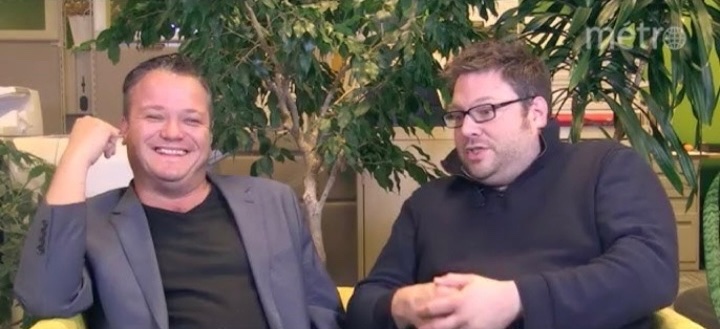 Frederic Bérard vient d’écrire un post pour dénoncer qu’on ait invité MBC à TLMP car “on ne discute pas avec l’extrême-droite”.

Ici plus bas, Bérard rigolant avec “l’extrême-droite”.

La politique c’est comme la lutte, on se chicane en public mais on va prendre une bière après