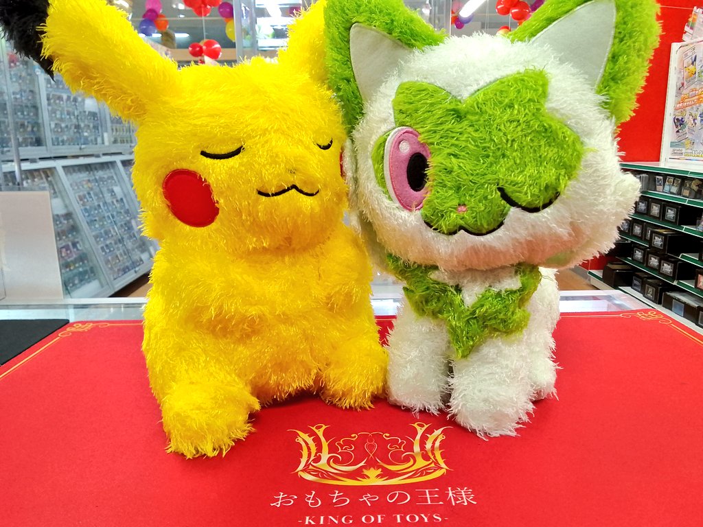 ☀️おはようございます☀️
🤛開店です🤜
🎉今日も元気にOPEN💥
見たこと無い海外商品多数！ワクワクいっぱい❤️
推しキャラのグッズや海外レアカード多数⭐

🕙営業時間：10:00〜19:00🌙
今日も元気にお待ちしてます😆🌈
#錦ケ丘ヒルサイドモール #おもちゃの王様