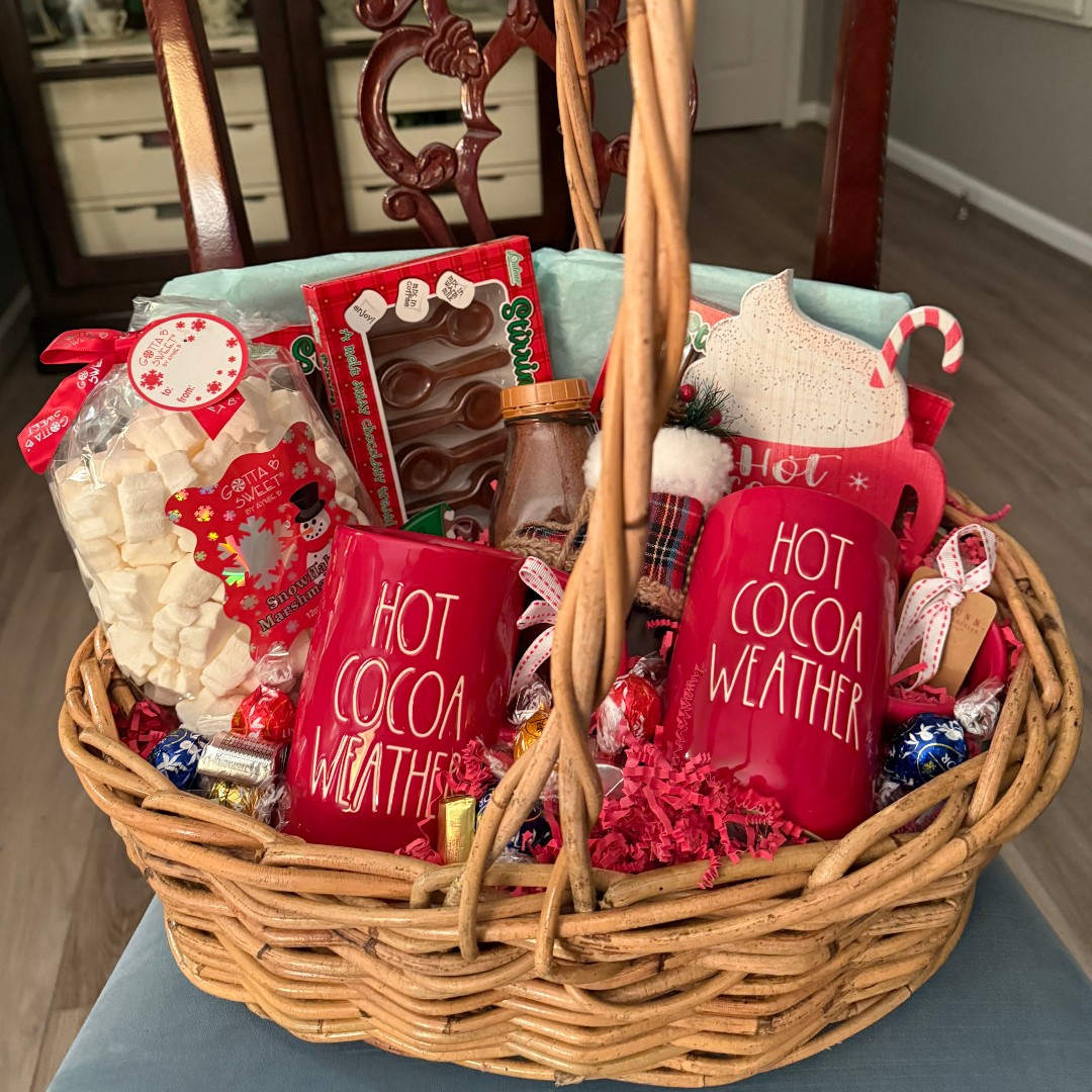 🎁 Here’s your first look at some of the prizes up for grabs during the two door prize drawings at Be a Hero at the Big House!

Join us at the Big House on 11/23 and make sure you're entered — you could be our first winner of the day! 🙌✨