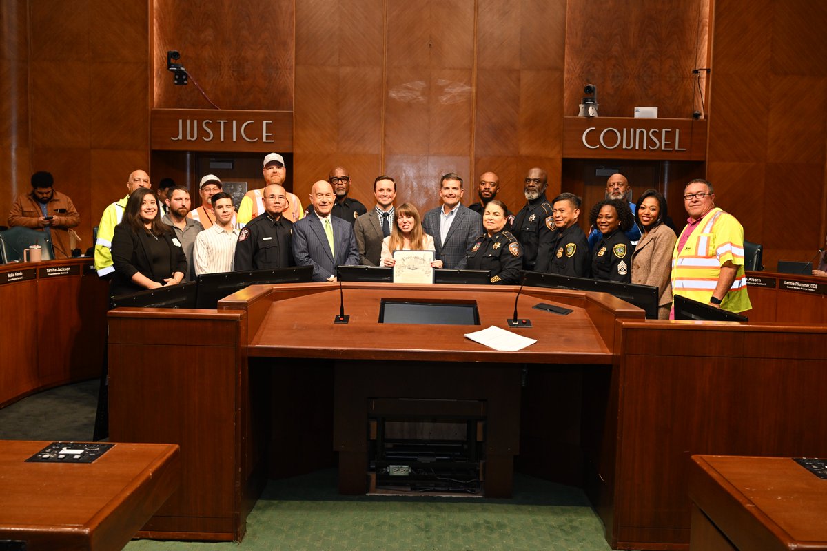 houstontranstar's tweet image. Houston TranStar joined Mayor John Whitmire and Vice-Mayor Pro-Tem Amy Peck in recognizing the vital work of traffic incident responders during National Crash Responder Safety Week (Nov 17–21), marking its 10th year. #CRSW