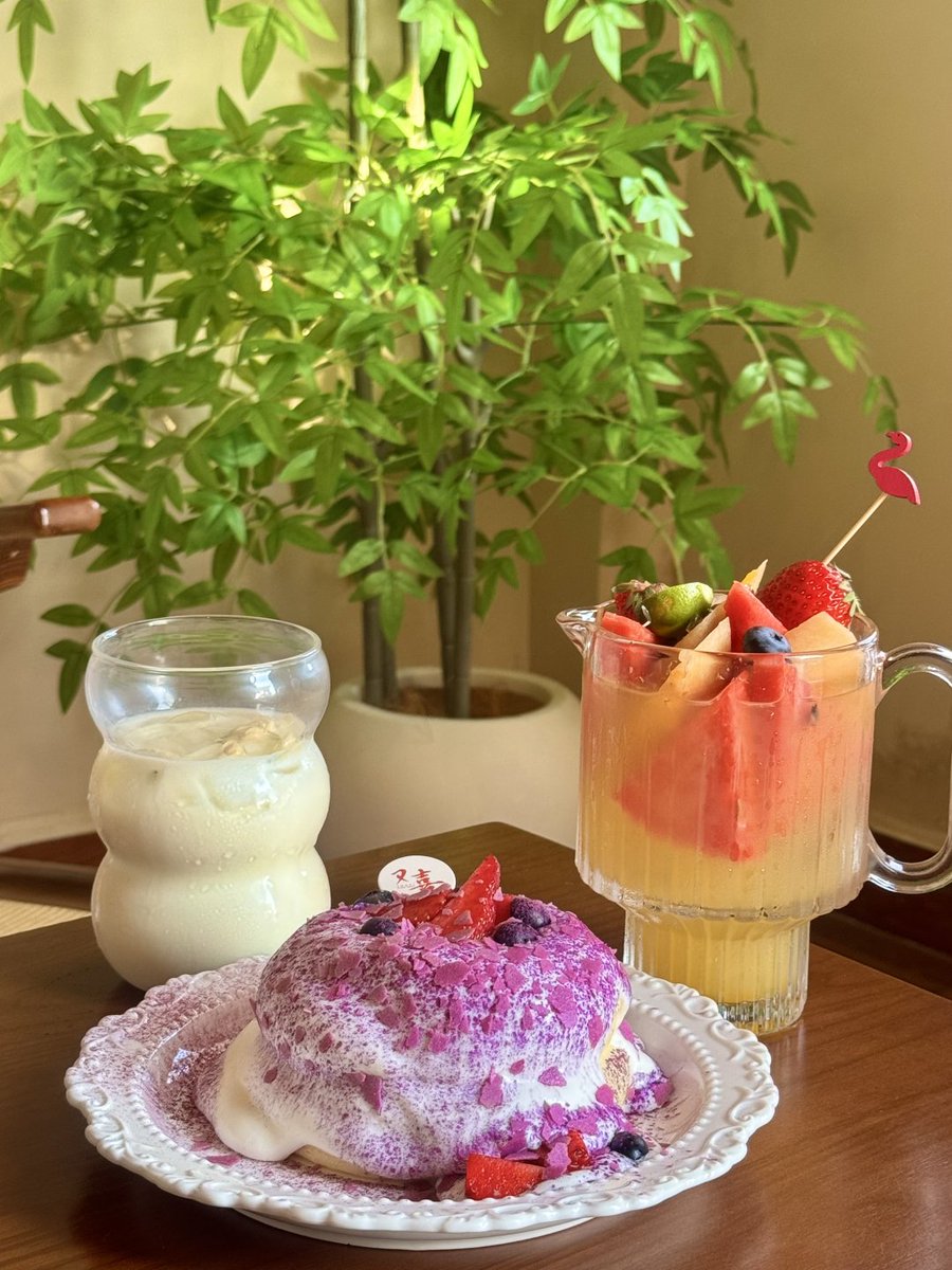 AxlvvWare's tweet image. 今日はカフェでのんびりするって決めてたんだ。