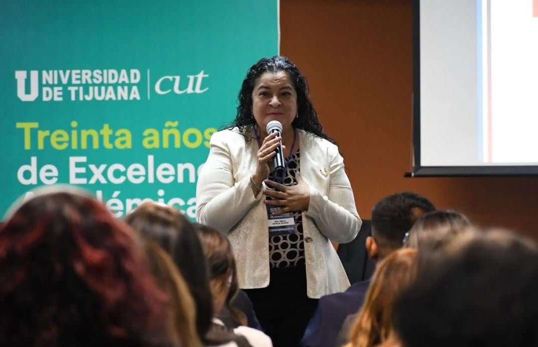 Hoy asesinaron en Tijuana a la abogada Emilia Ortega Aceves, mi maestra hace mas de tres décadas en la UABC.
Otro crimen que desnuda el fracaso absoluto del gobierno estatal.
La madre de quien hoy administra —pero no gobierna— este estado también fue catedrática de nuestra