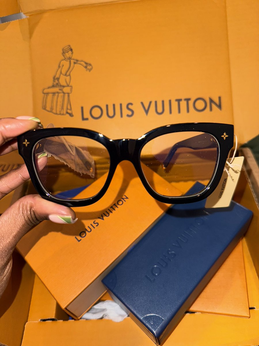 TheeTopicc's tweet image. So in loveeeee 😍🤓