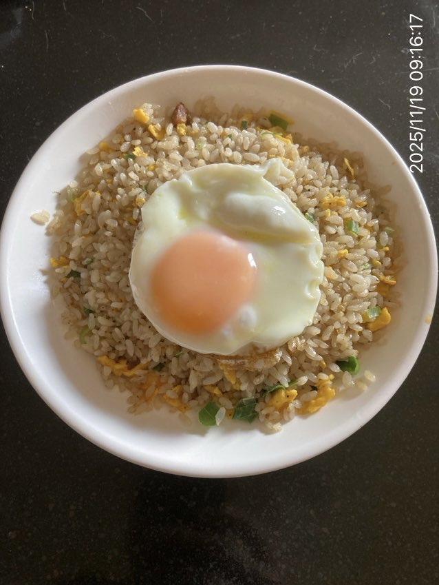 java_over50's tweet image. 目玉焼きのっけ炒飯🍳