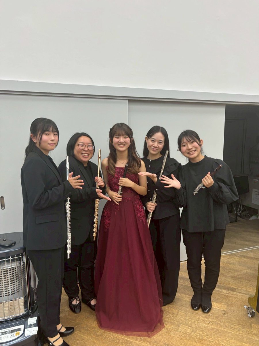 2025.11.18
コンチェルトコンサート無事終演いたしました

大好きなこの曲をソリストとして演奏させていただけて本当に良い経験になりました！
ご指導いただいた先生方、オーケストラの皆様、そしてなによりご来場頂いた皆様本当にありがとうございました🙇‍♂️
2回生：安達 凛
