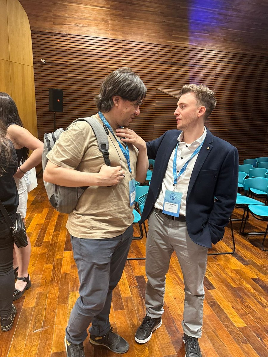 Hoy <a href="/MatiGarcy/">Matías Garcia Fallit</a> presentó su trabajo en Gliomas pediátrico en la competencia por el premio Faryna Raveglia en <a href="/SAICoficial/">SAIC oficial</a>! Nos acompañó un papá de <a href="/GliomaD/">Glioma Difuso</a>. Gracias por apoyarnos siempre, Alexis!