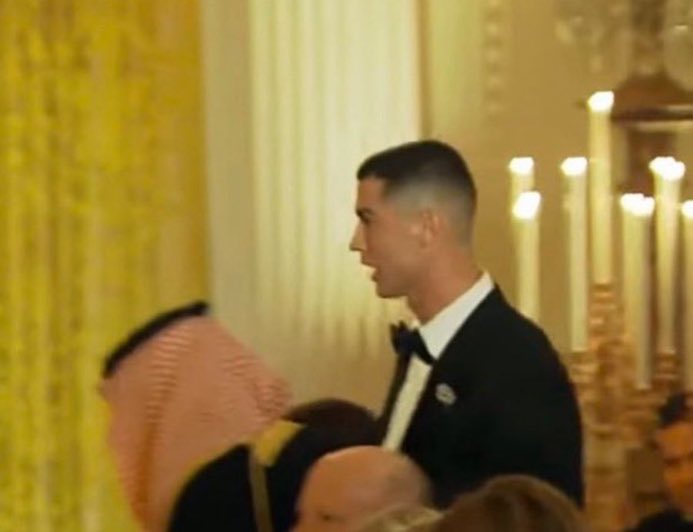 utopicposts's tweet image. BREAKING: Cristiano Ronaldo arrives at the White House.