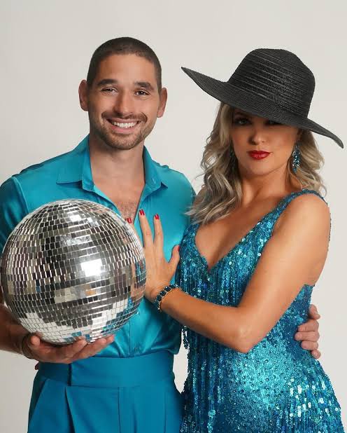 dontblamebritt's tweet image. All I know is, these 4 couples deserves to be in the finals #DWTS