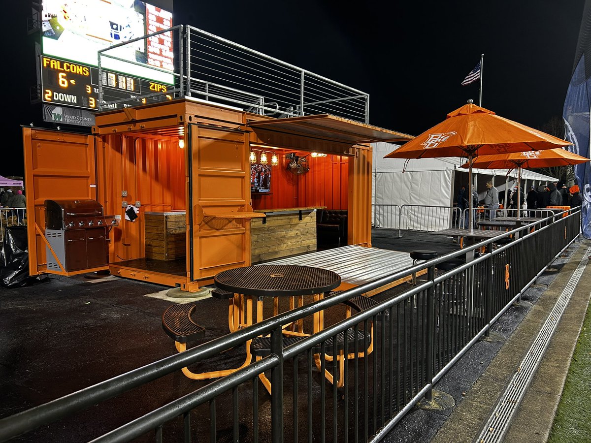 This has to be one of the most unique ‘louges’ I’ve ever seen! A repurposed shipping container with TV, grill and fire pit. Only in the MAC!