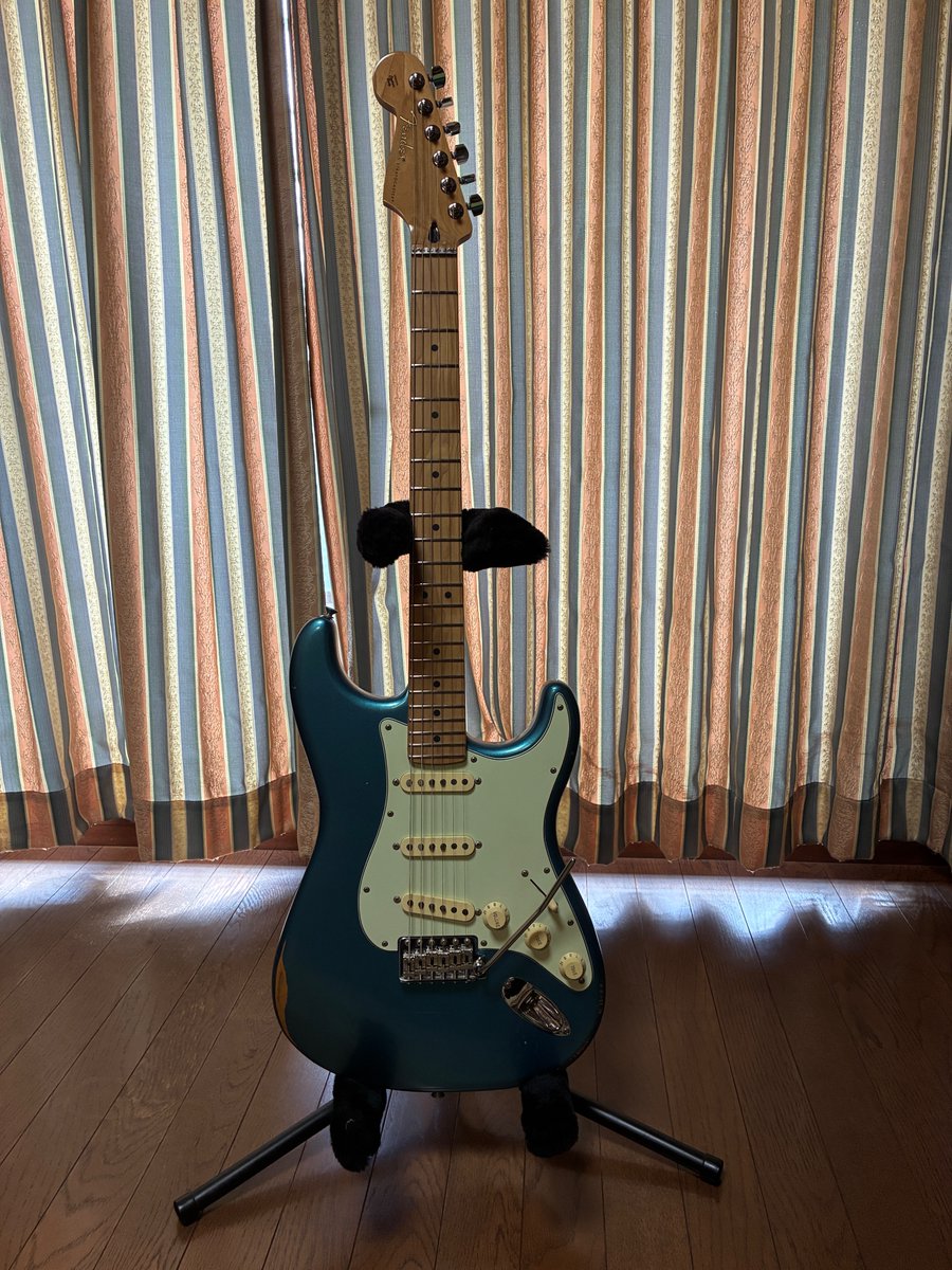 nakapage's tweet image. テレに続いて改造第２弾！
ペイジ-ベック改造のストラトの改造です
ネックをリバースにしてみました！😆
#Fender 
#stratocaster