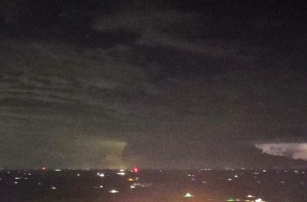 stmchsr01's tweet image. Aerial photo of the tornado warned storm around Hickman, KY-note the mesocyclone/possible wall cloud
#aerial #cloudscience #cloudphysics #meteorology #physics #aerospace #engineering #storm #cumulus #thunderstorm #wx #clouds #air #watervapor #science 
#kywx #ilwx #mowx #tnwx