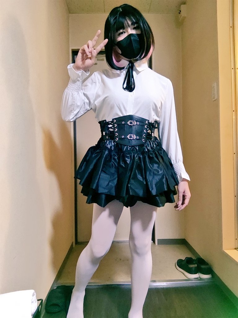 女装さんはみんな服にこだわりあるけど実際これ似合ってんのかな…って不安を抱えつつ着てる人も多い(と思う)
なので服褒められたり「その服どこで買ったん？」みたいに関心持たれると好感度上がりますのでナンパの参考にして下さい