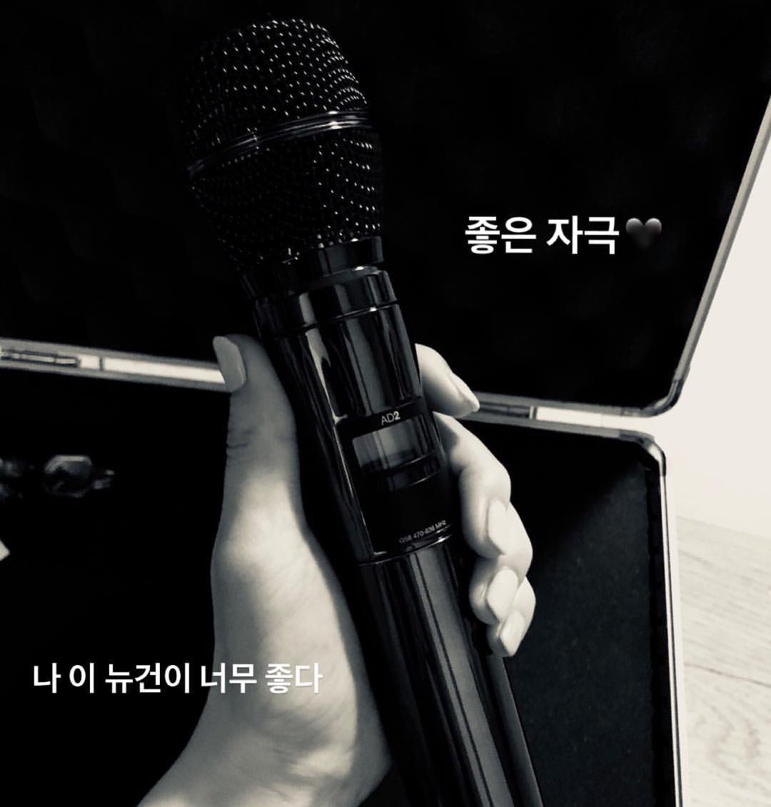 godtaengoo39's tweet photo. 탱빠들이 제일 처음 선물했던 보라마이크가 생각이 나🥺🎤💜

내가 움직이는 모든 이유인거 알지 나 더 열심히 노래할게 #tysone (171017 탱스타) https://t.co/UVBJWaeIQ2