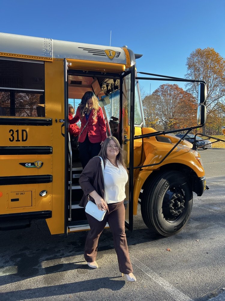 clevecityschool's tweet image. Cleveland City Schools welcomed community partners for our Cleveland Connection Bus Tour. From Blythe-Bower to CMS and CHS, guests saw great programs and opportunities for students, including a class where students are building an airplane. #BuildingCommunity