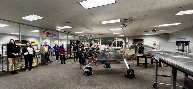 clevecityschool's tweet image. Cleveland City Schools welcomed community partners for our Cleveland Connection Bus Tour. From Blythe-Bower to CMS and CHS, guests saw great programs and opportunities for students, including a class where students are building an airplane. #BuildingCommunity