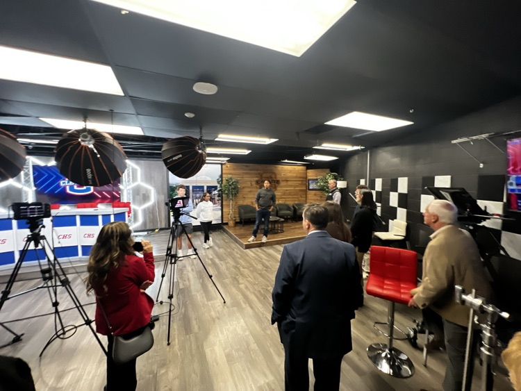 clevecityschool's tweet image. Cleveland City Schools welcomed community partners for our Cleveland Connection Bus Tour. From Blythe-Bower to CMS and CHS, guests saw great programs and opportunities for students, including a class where students are building an airplane. #BuildingCommunity