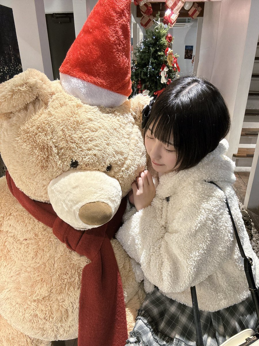 dad_coco__'s tweet image. 私     「クリスマスまだ来月だよ」
クマ「えっ」