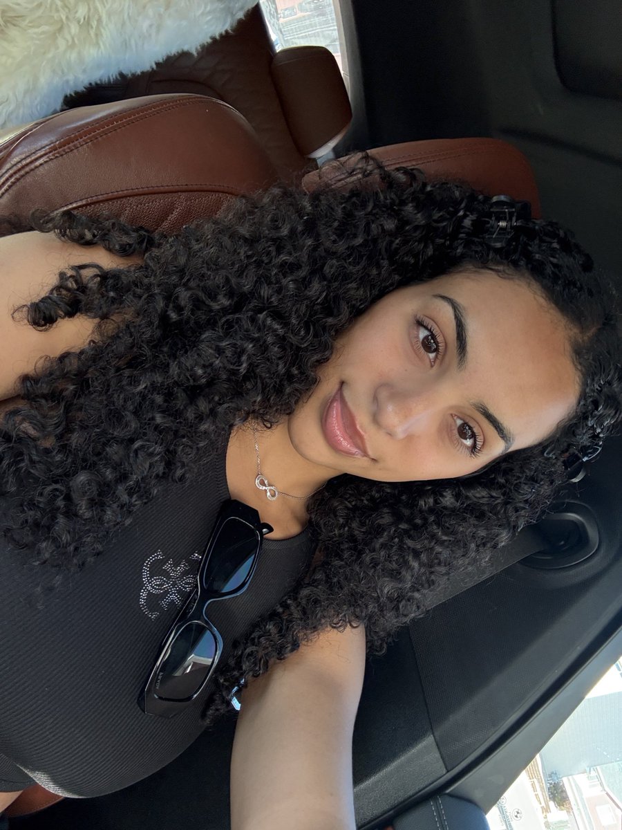 Elizabeth tweet media