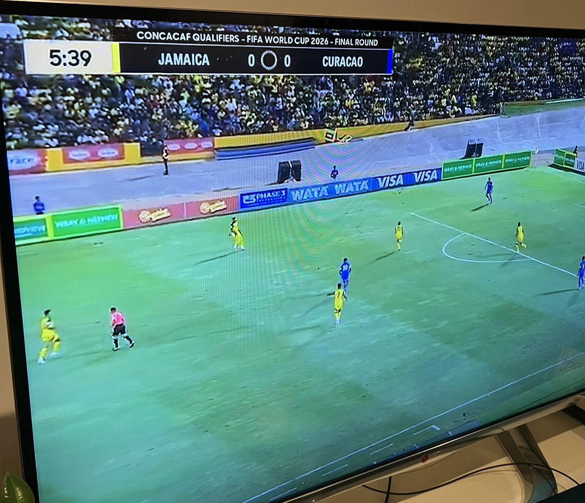 Fútbol de selecciones, de madrugada. 

Por una plaza en el #Mundial2026 

😎🍿