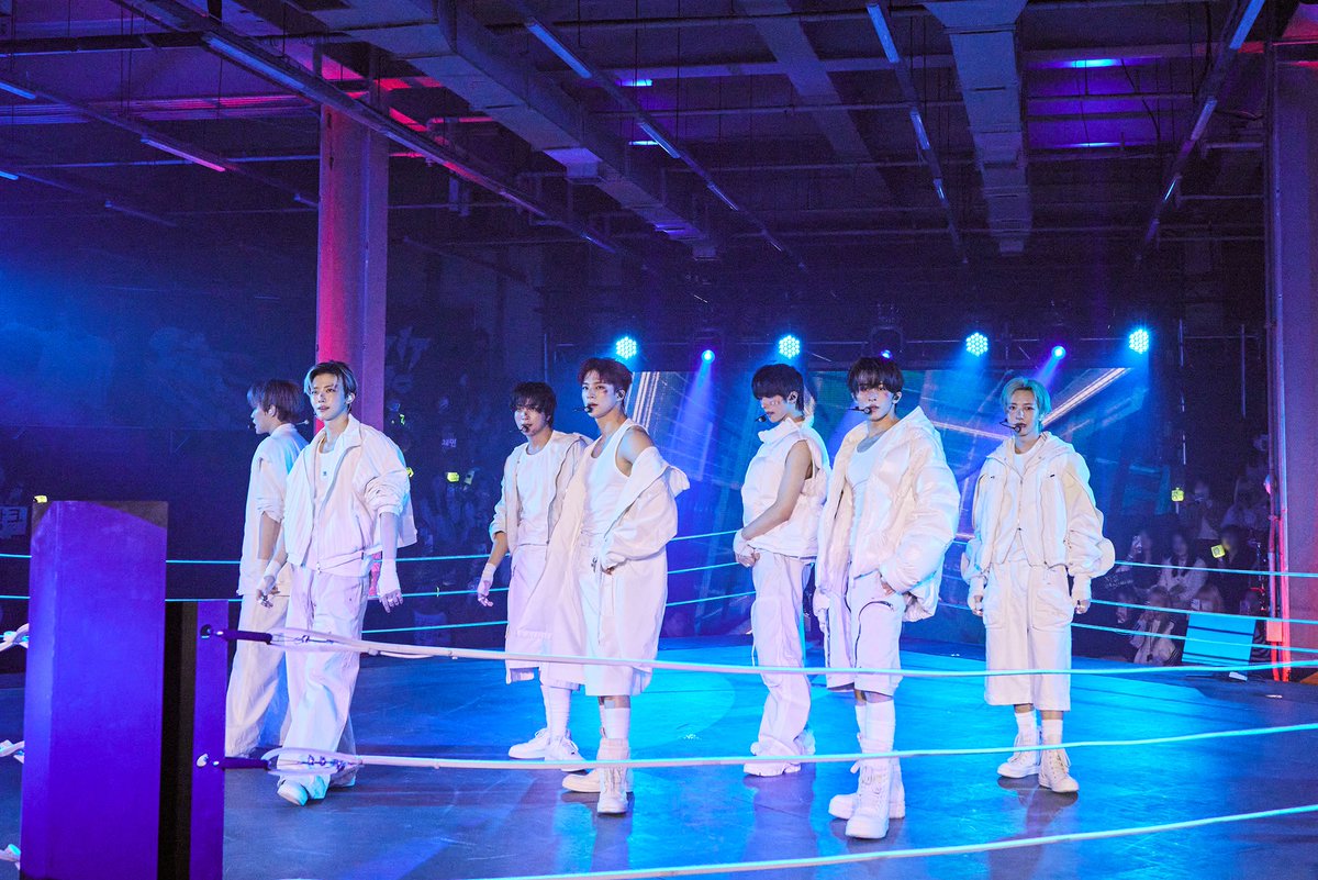 NCTsmtown_DREAM's tweet image. #NCTDREAM, 미니 6집 쇼케이스 성공적 마무리! 신곡 #BeatItUp 무대 첫 공개 화제
MV 속 복싱 경기장 재현해 몰입도 UP
“시작부터 느낌 좋아” 시즈니랑 폼 제대로 끌어올렸다!

naver.me/x2cV0rXb

#NCTDREAM #BeatItUp
#NCTDREAM_BeatItUp