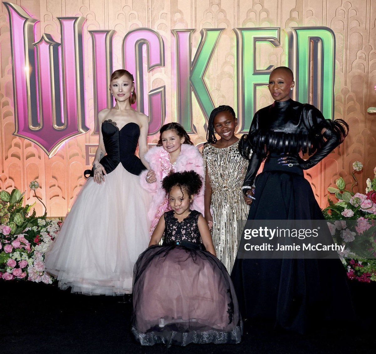 xcowboygeniusx's tweet image. they look like lesbian moms with their babies 😭