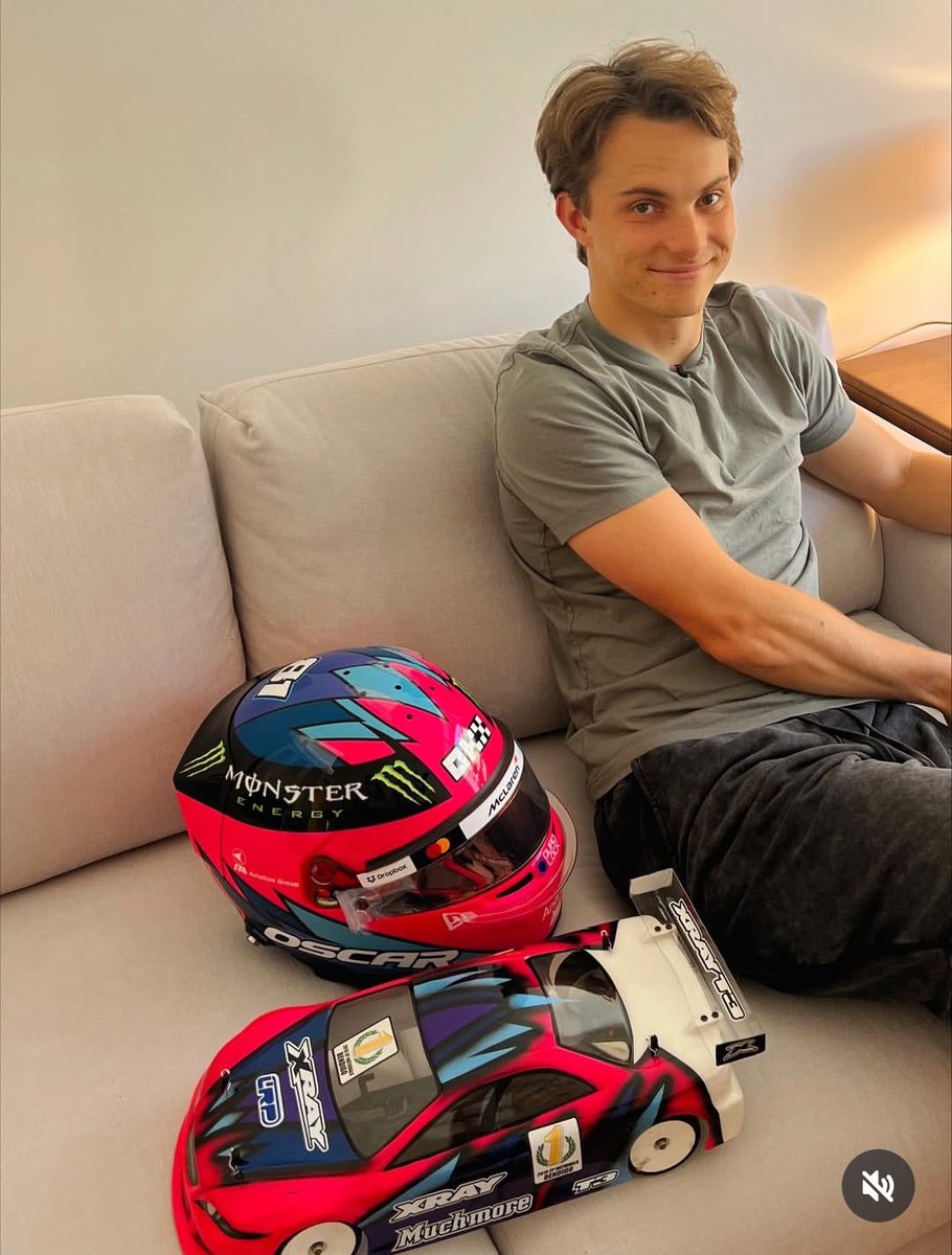 frmtheprecipice's tweet image. Pink, blue &amp;amp; purple are so his colours (😏)... it is a shame that one team has monopoly on two....