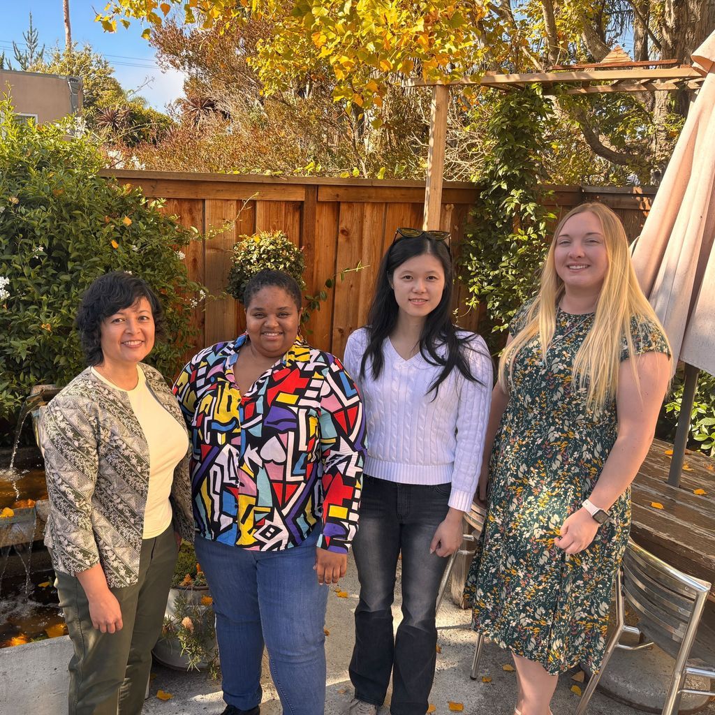 TechtonicaOrg's tweet image. Since Techtonica is a fully-remote organization, it&apos;s great fun when team members and participants can meet in person and see how tall people really are. 😀

#BridgeTheTechGap #RemoteWork #SoftwareEngineering