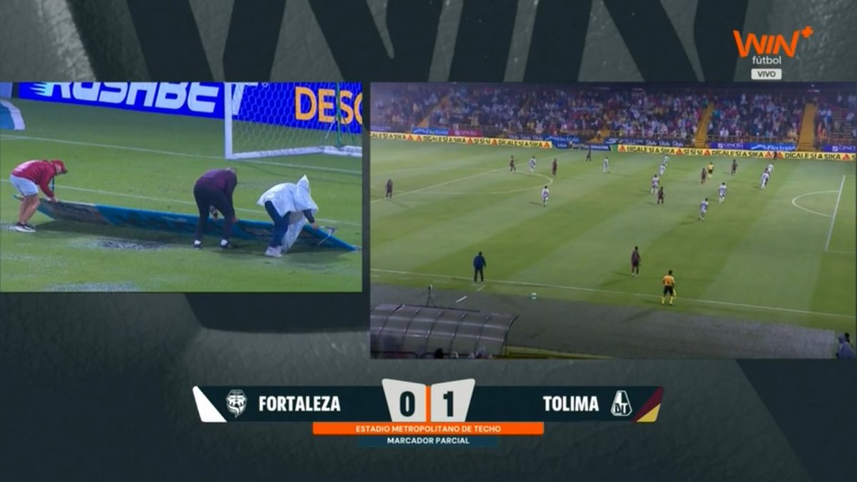 La sacada de agua con la valla publicitaria no falla en el FPC.

Imagen propia de <a href="/bestdelbalon/">Bestiario del balón</a> : Breiner Castillo sacando agua con una valla en Techo