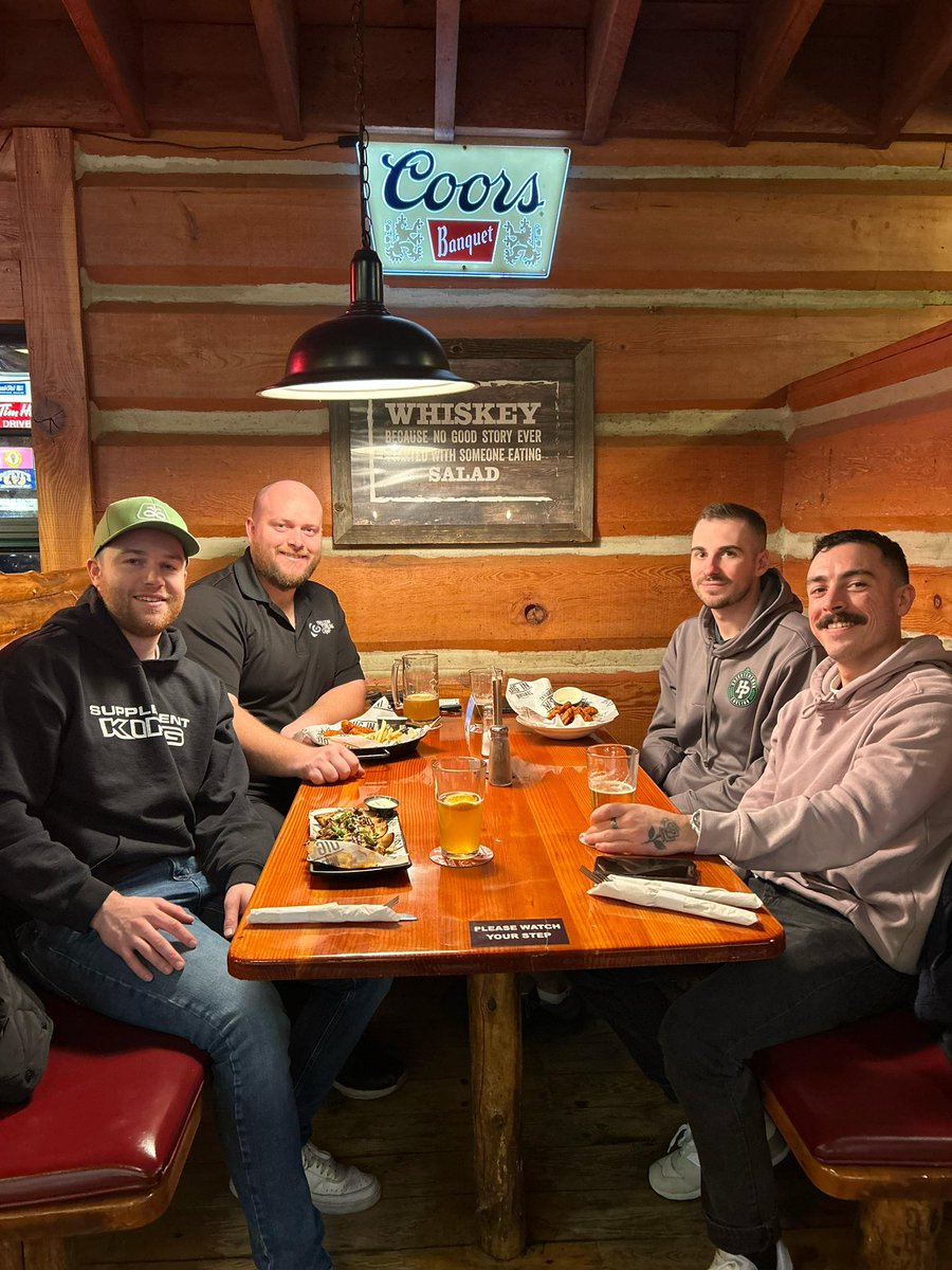 Enjoyed a delicious meal at <a href="/MontanasBBQ/">Montana's BBQ & Bar</a> on 8th Street in Saskatoon with our fifth man Alex Horvath before heading out to the Trials! Thanks to Montana’s for being a great supporter of our team! 🍴😋