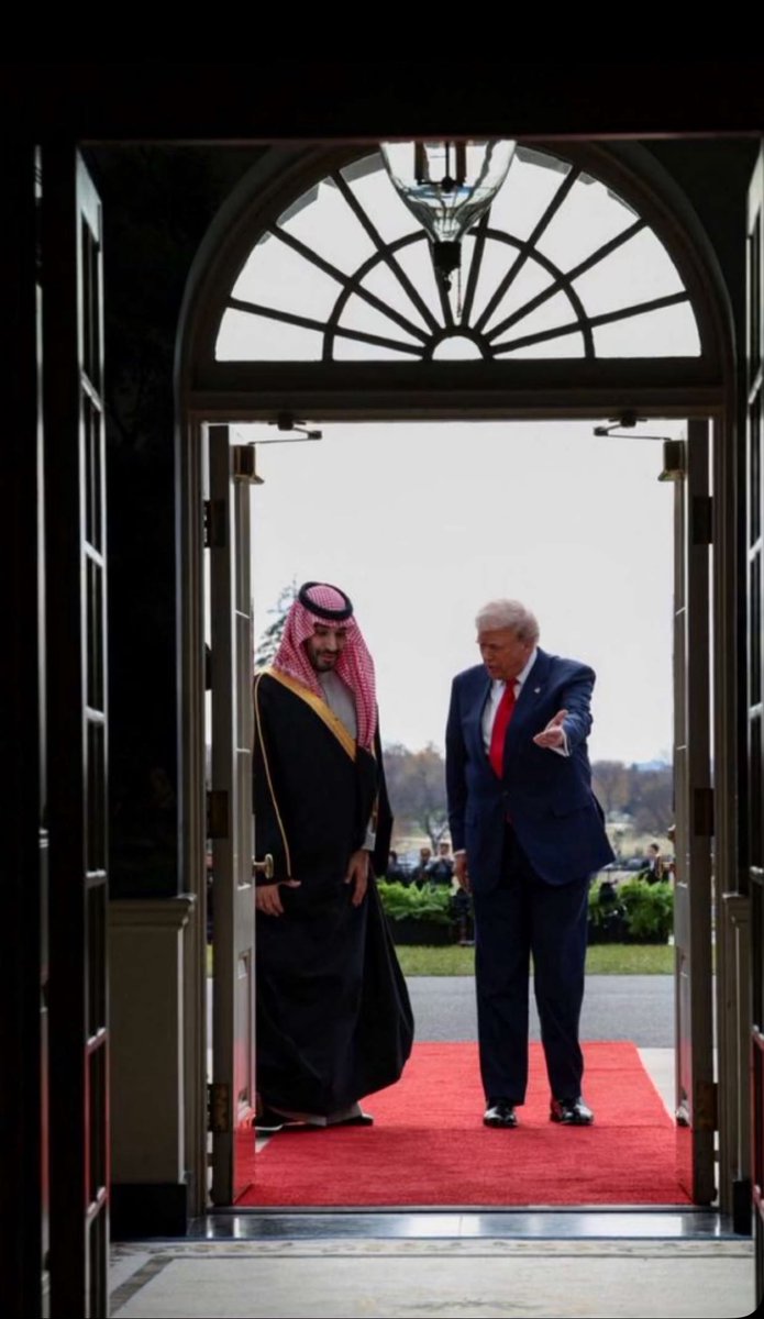 cx_6l's tweet photo. #محمد_بن_سلمان_في_امريكا
..
ارفع يمينك  👋🏻. رافقتك السلامه
ترجع لنا ياملهم   الشعب منصور
..
وقفتك ترمز ….للفخر .. والزعامه 
ياقايد الأمه  … . ويا مُحْكم الشور

#مرزوق_حمدان https://t.co/3XE4bVfTti