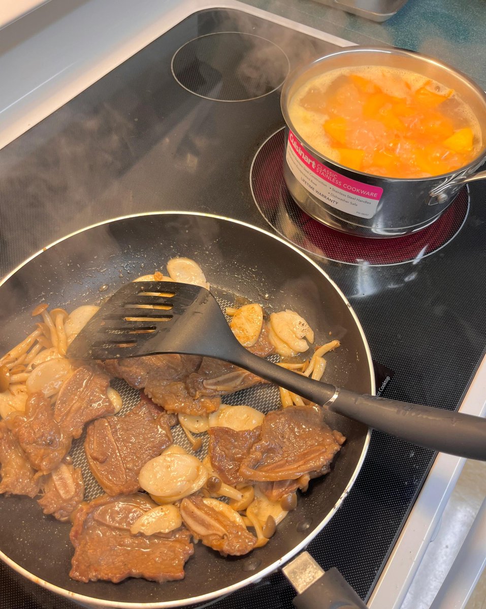 MariaRose_6's tweet image. I made steak for dinner.