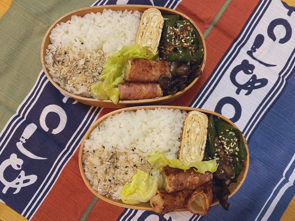 今シーズン初めて白ネギを買って、ベーコンで巻きました♬
ピーマンは夏野菜なのでそろそろ…と思いつつ、以前プランターでピーマンを育てた時は11月まで収穫できたなぁ、と思い出し、まだアリかな？と。

今朝はグッと冷えて、季節が移っていくのを感じつつ、お弁当箱にも季節を少し詰めました(*^^*)