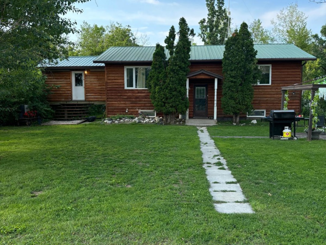 *PASTURE, CULTIVATED* BEEF FARM FOR SALE!
farmmarketer.com/listing/fm/206…

Farm Type: Beef/cattle
Acreage (Total): 1060 
Province: Manitoba
Agent: Cliff Martens

#Findyourdreamproperty #farmmarketer #cdnbeef #cattlefarming #cattle #canadianbeef #farm365 #agproud  #canadarealestate