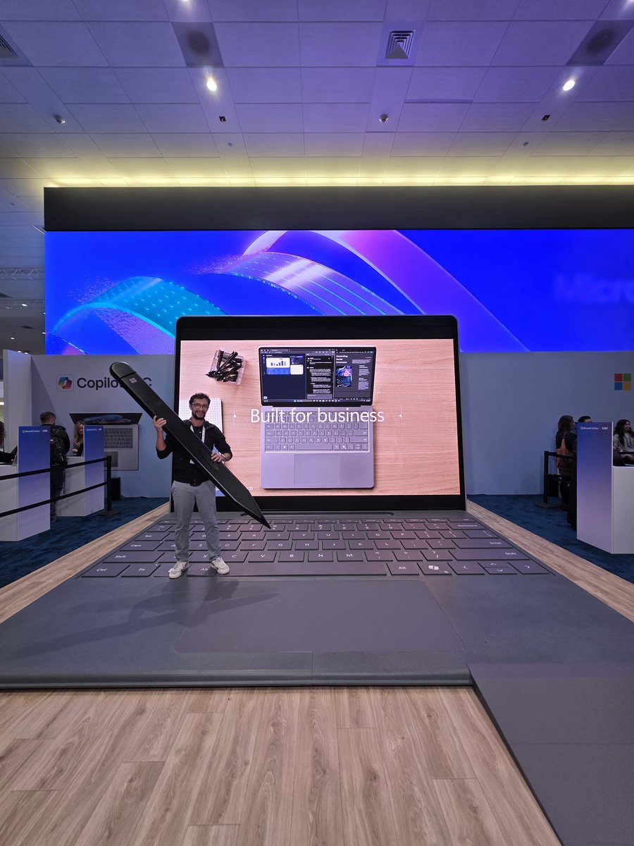 Holycrap1528's tweet image. #MSIgnite #IntelInside