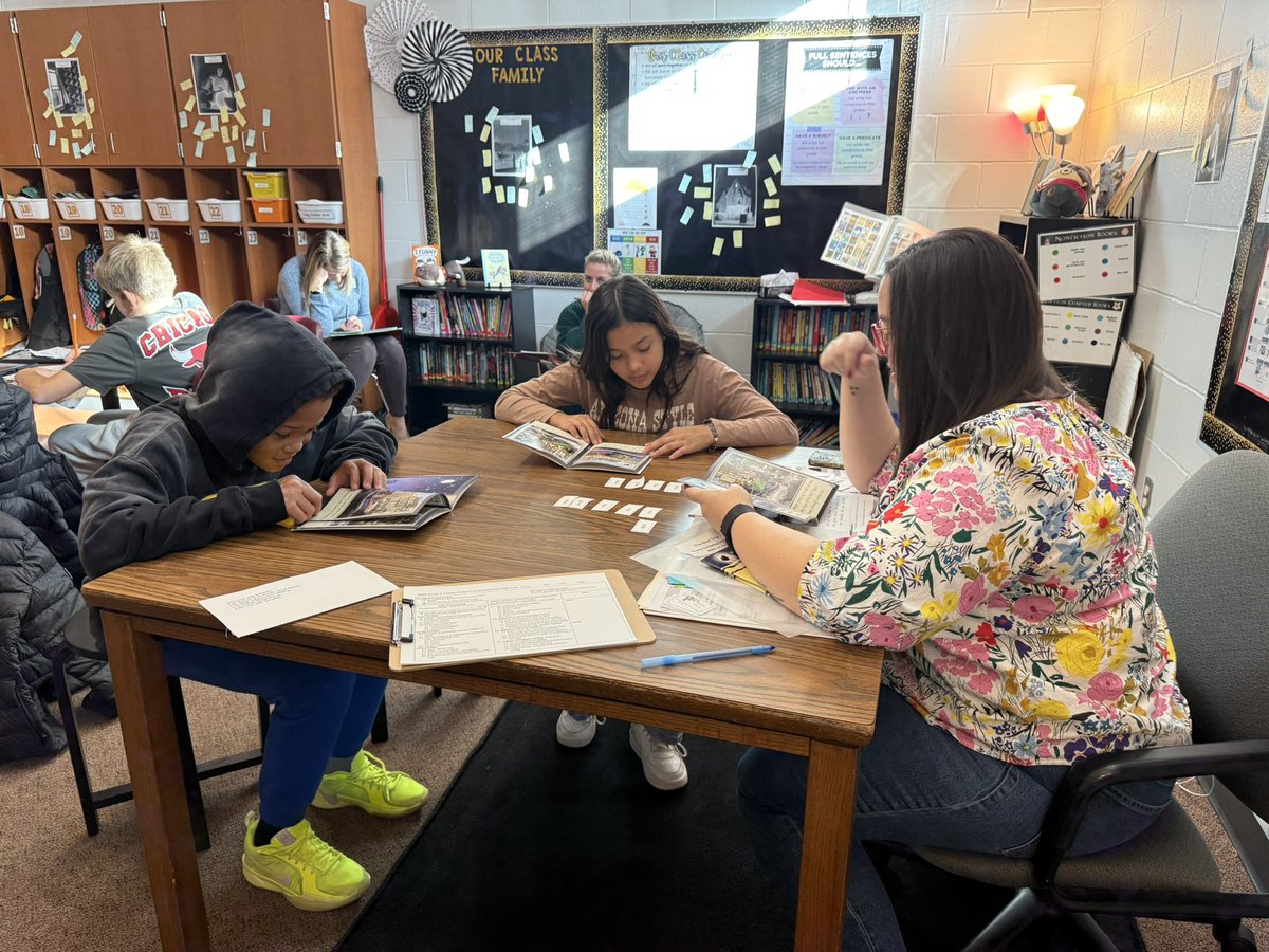 A_MinearAHL's tweet image. Our instructional team got up close and personal during ELA time with Ms. Zacharias, Ms. Barnett, Mrs. Page, and Mrs. Saltat. You want to talk about #CPSbest— these ladies are it! Just look at how engaged their #TrustyHuskies are 👀