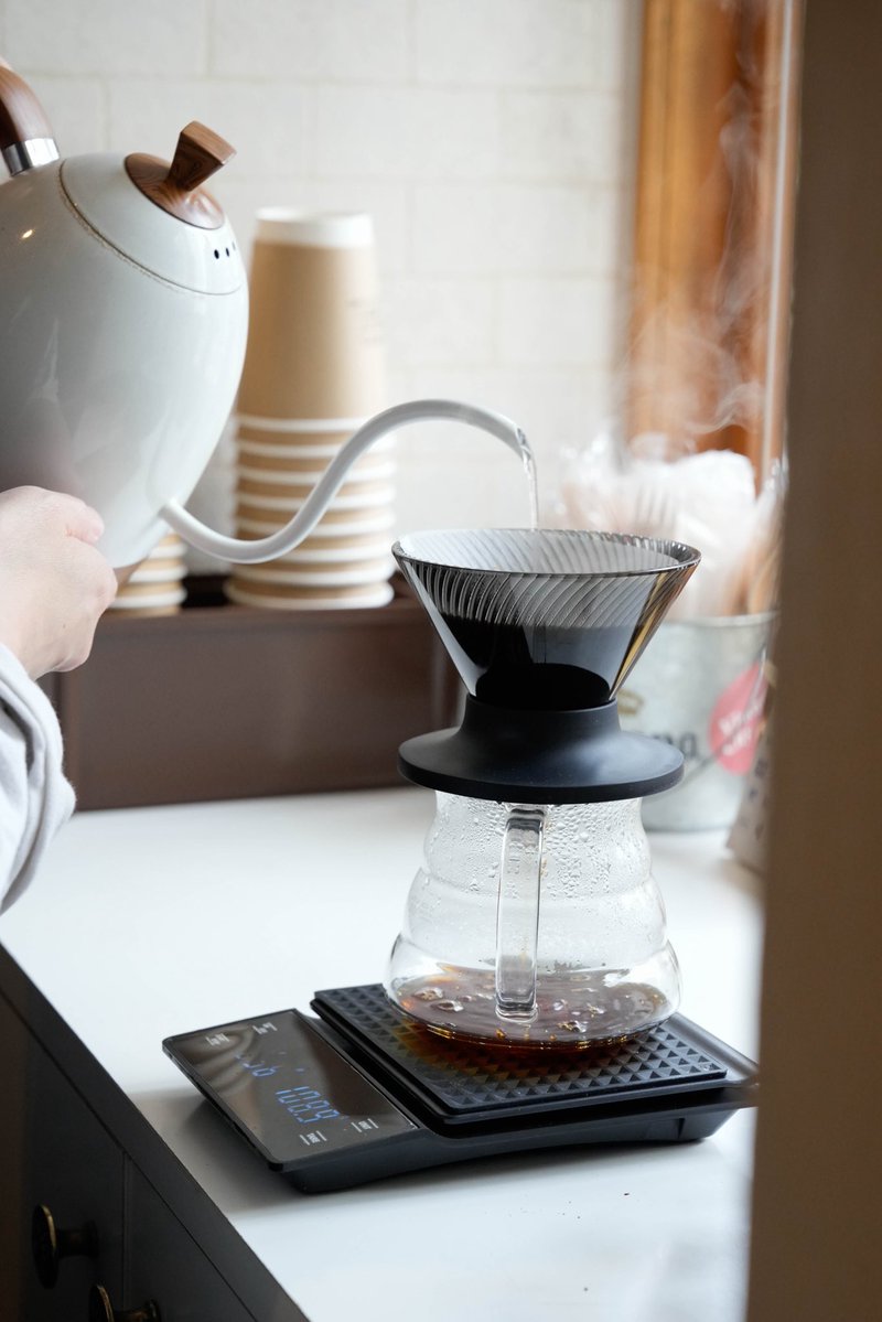 おはようございます！定休日前の本日も9:00-18:00（店内L.O 17:15）でお待ちしております😊
ハンドドリップコーヒーの豆は落ち着いた味わいのBrazilに加えEthiopiaが2種類！#けるとめる でトラジャ松倉くんに飲んでいただき一言「おいしっ！」をいただいたEthiopia Tabe Brukaもオススメです✨