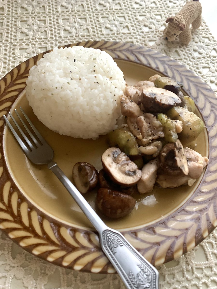 myao_my1's tweet image. #charmyごはん 

嘘でしょ？日本の子供達のための？

岡山県産マッシュルームと茄子と鶏肉

バターニンニク醤油炒め

お花を買って帰ろう🌹

#OnigiriAction