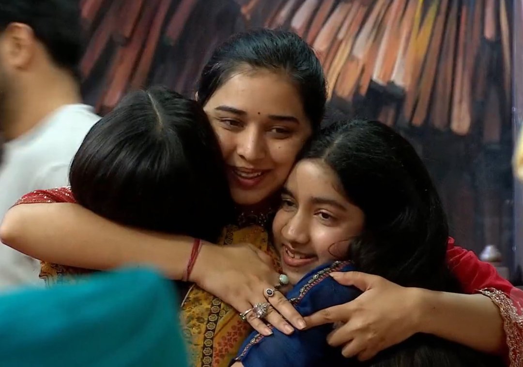 RudraAlways's tweet image. Looks like every guest is coming to just feel and see 
#TanyaMittal ♥️

Her aura in #BiggBoss19 is unreal 🔥🔥🔥
#BB19