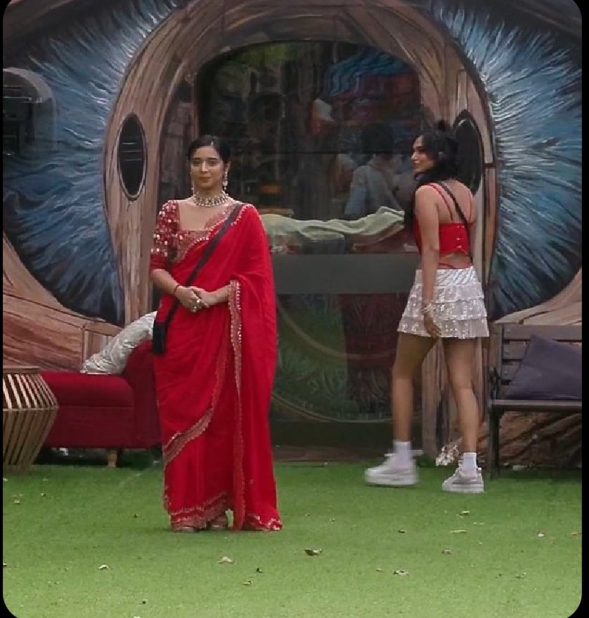 RudraAlways's tweet image. Looks like every guest is coming to just feel and see 
#TanyaMittal ♥️

Her aura in #BiggBoss19 is unreal 🔥🔥🔥
#BB19
