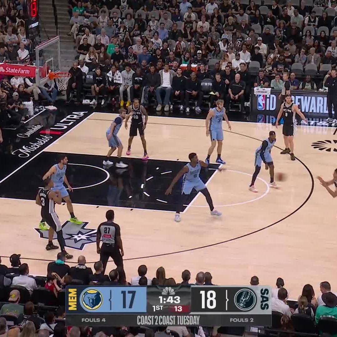 Textbook triple!!!

📺@NBAonNBC 