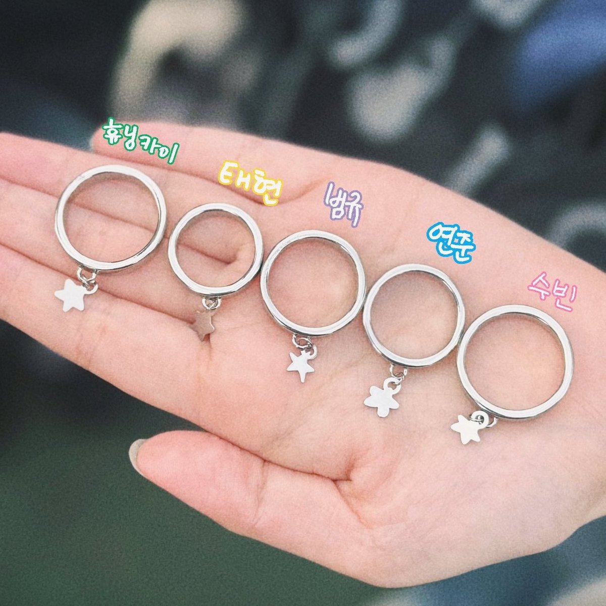 L0VELYBEOMIE's tweet image. awww taehyun’s ring size being so small compared to the rest of the members 😭 so cuteee