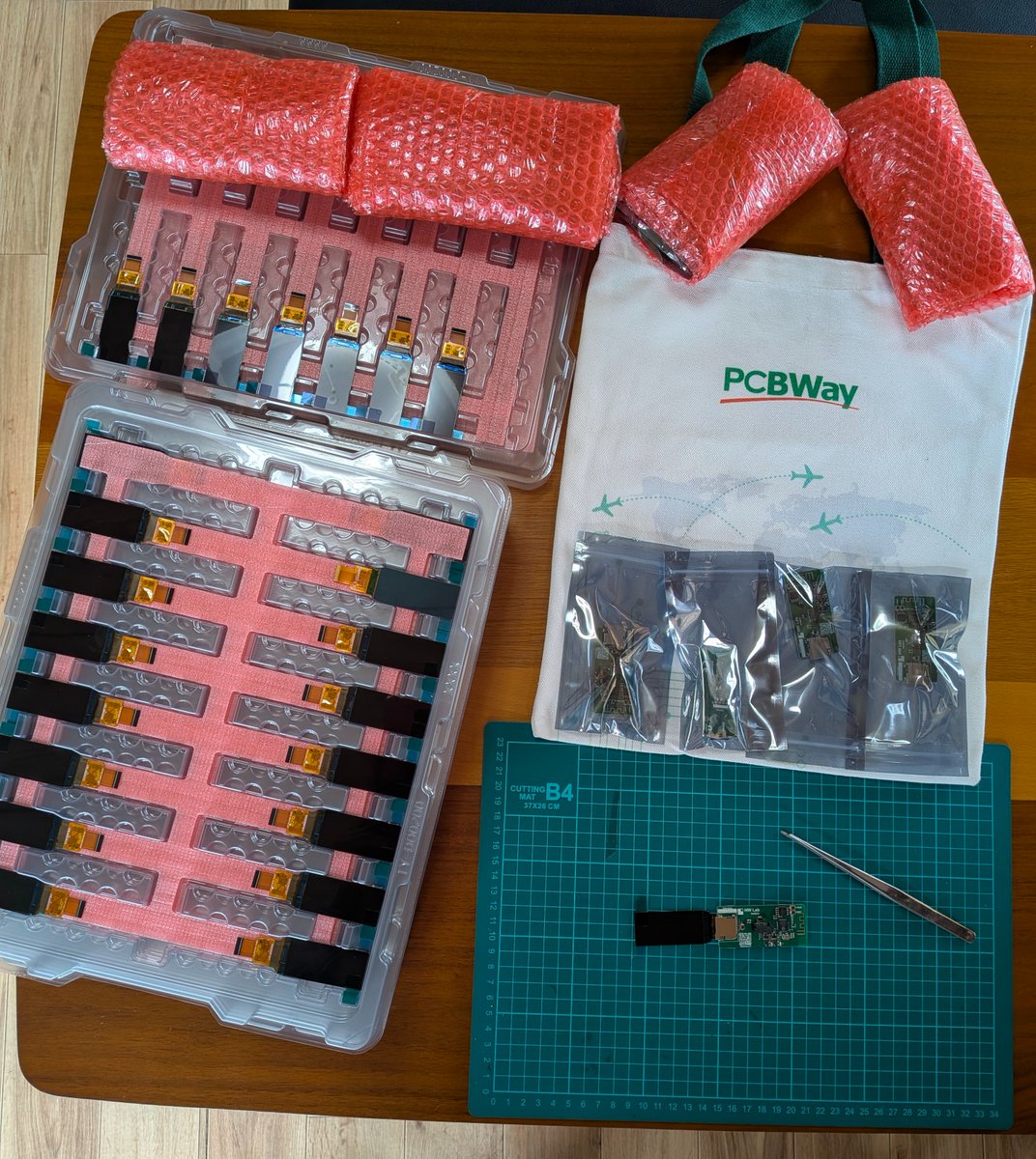 EleoBasili's tweet photo. #WebScreen assembly continues.
Thanks @PCBWayOfficial !
#OpenSource #openhardware https://t.co/kEZwUujfMj