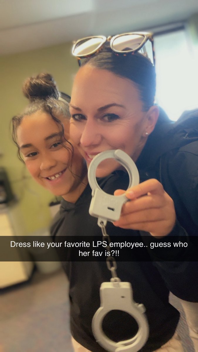 BENDAJ2003's tweet photo. Dress like an LPS employee.. she chose her mama. https://t.co/4b5jYjfrpj