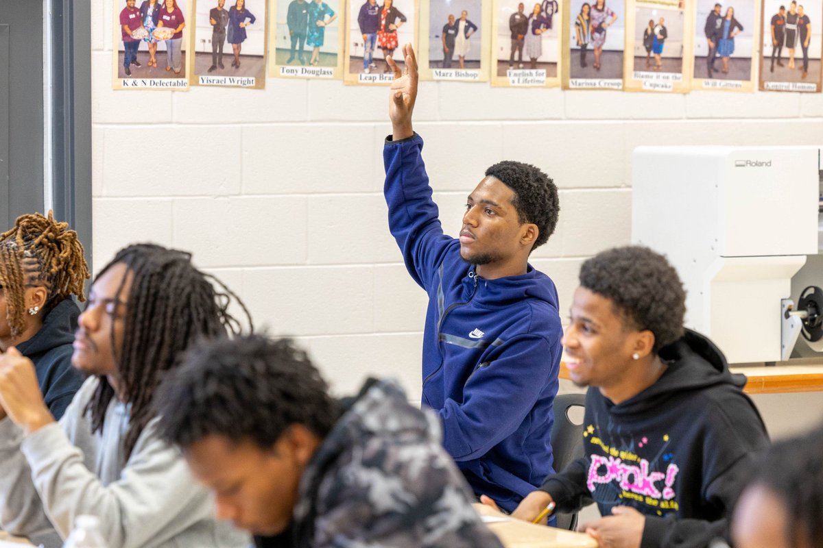 Everett_A_'s tweet photo. This week is American Education Week! A perfect time to celebrate public education and honor the incredible contributions of our @NewtonCoSchools educators, support staff, families, and students. Thank you for all you do! #SpritPrideExcellence https://t.co/NpzsNvN8qw