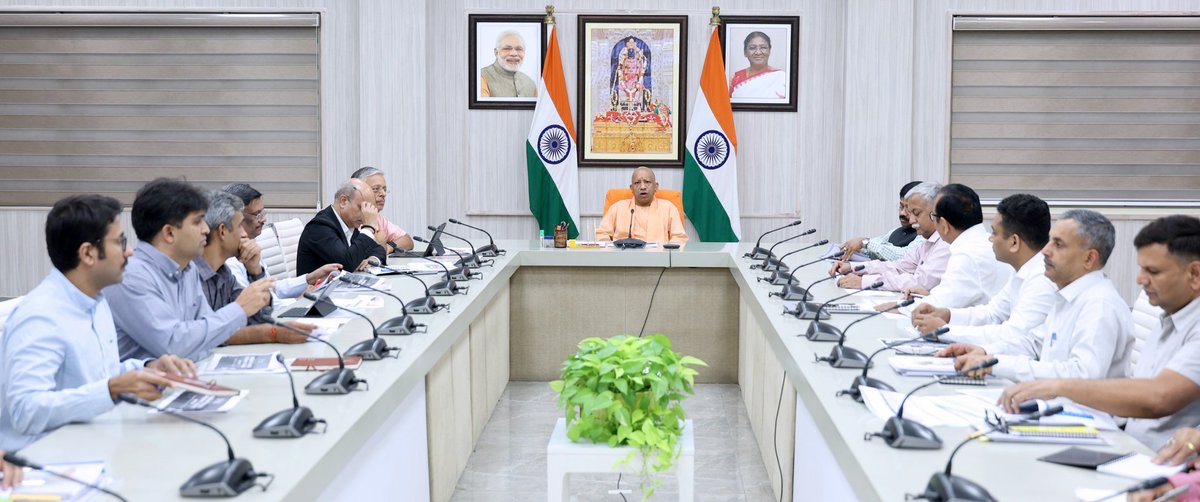 99393vinay's tweet image. ब्रेकिंग लखनऊ

 मुख्यमंत्री योगी आदित्यनाथ आज अपने आवास लखनऊ में कई महत्वपूर्ण बैठक करेंगे
 
सुबह 9:15 बजे सूचना विभाग की उच्चस्तरीय समीक्षा बैठक करेंगे।

 11 बजे सिंचाई विभाग के वरिष्ठ अधिकारियों के साथ बैठक
@CMOfficeUP
@myogiadityanath 
@BJP4UP 
#lucknowchapter