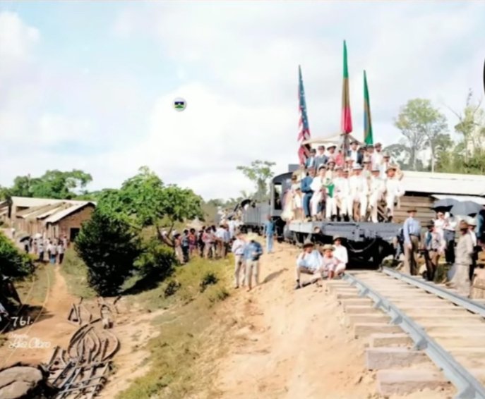 Rondoniabased's tweet image. 📸 Comitiva da Ferrovia Madeira -Mamoré:

Foto tirada da comitiva em Santo Antônio, na cidade de Porto Velho, feita em 1910 para comemorar o primeiro trecho construído da Estrada de Ferro Madeira-Mamoré. 

-🇺🇸🇧🇷🇧🇴-
