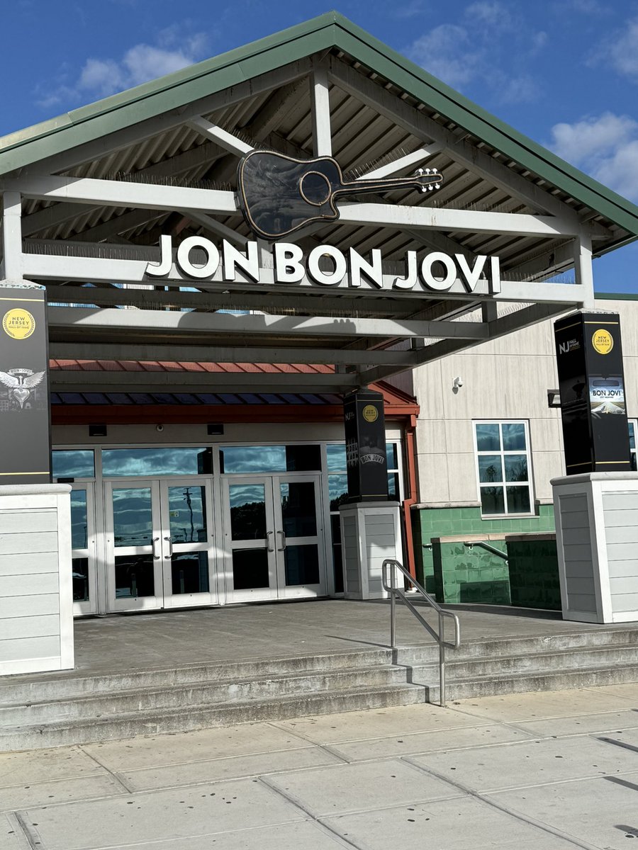 Hey guys, I did something special for you in early October while in NJ

A tour through the Jon Bon Jovi Rest Stop

I know so many Bon Jovi fans, especially international fans, have wanted to see the rest stop. So I wanted to post a video so you can see what it’s like.