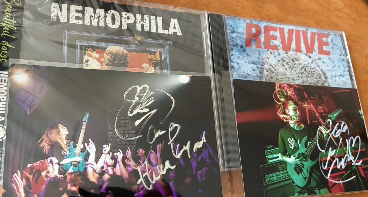 バチくそカッコよかったので、オフィシャルショップでCD買ったら直筆