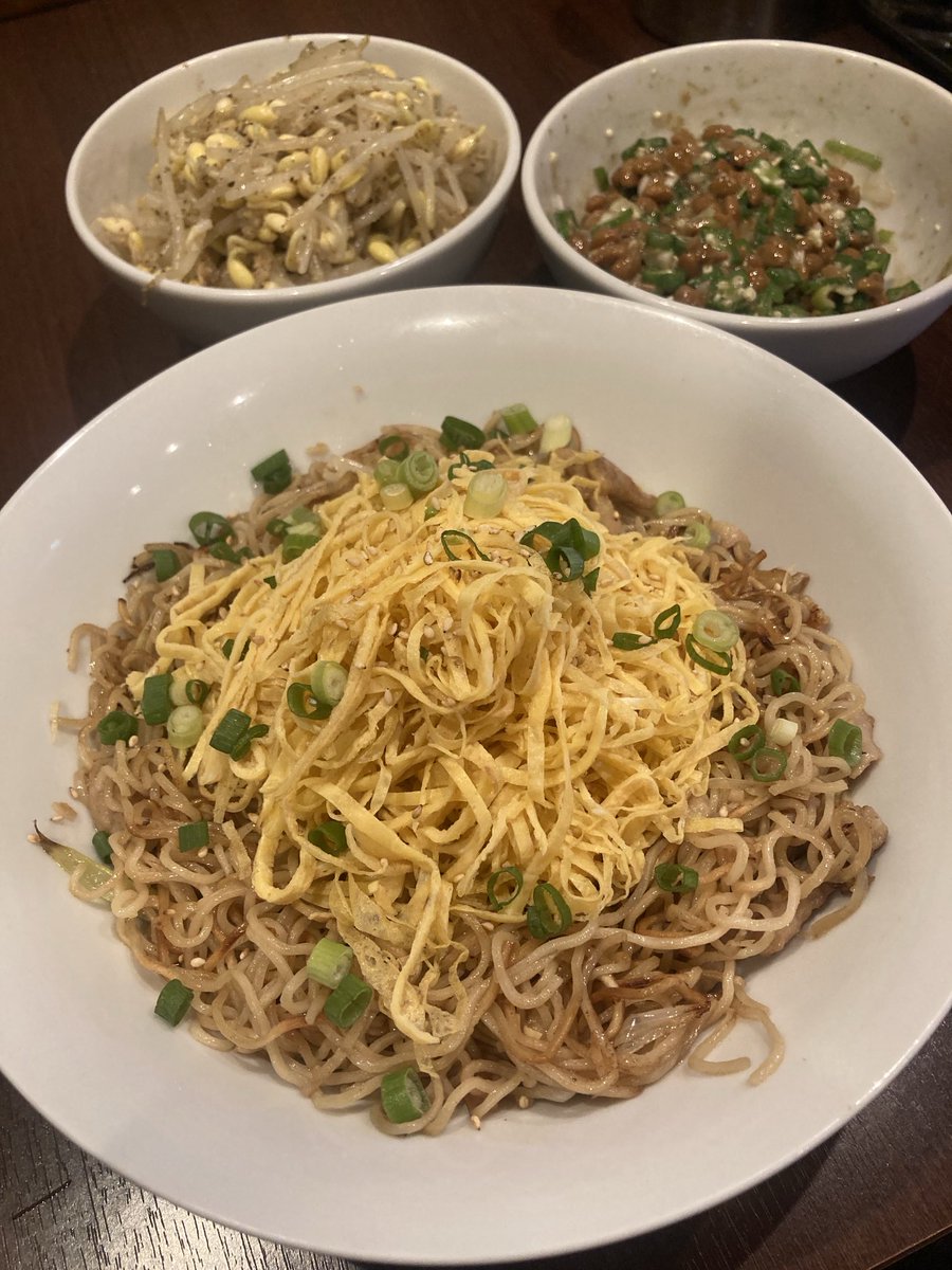 KztJgzEqR8fsoMj's tweet image. 今日のまかない🥢
錦糸卵たっぷり焼そば😋